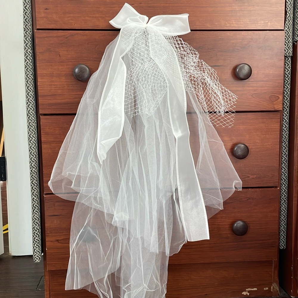 Fishnet bridal bow